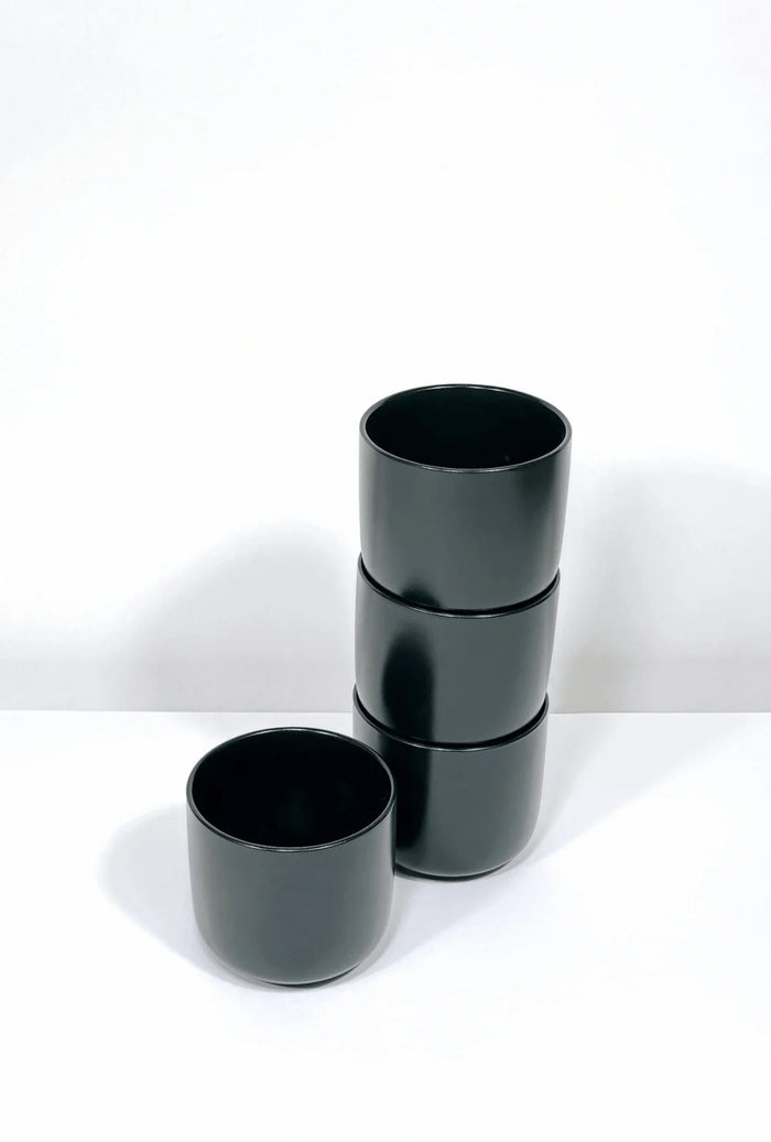 Handgemachte Becher und Geschirr als Einweihungsgeschenk von Paul & Romi