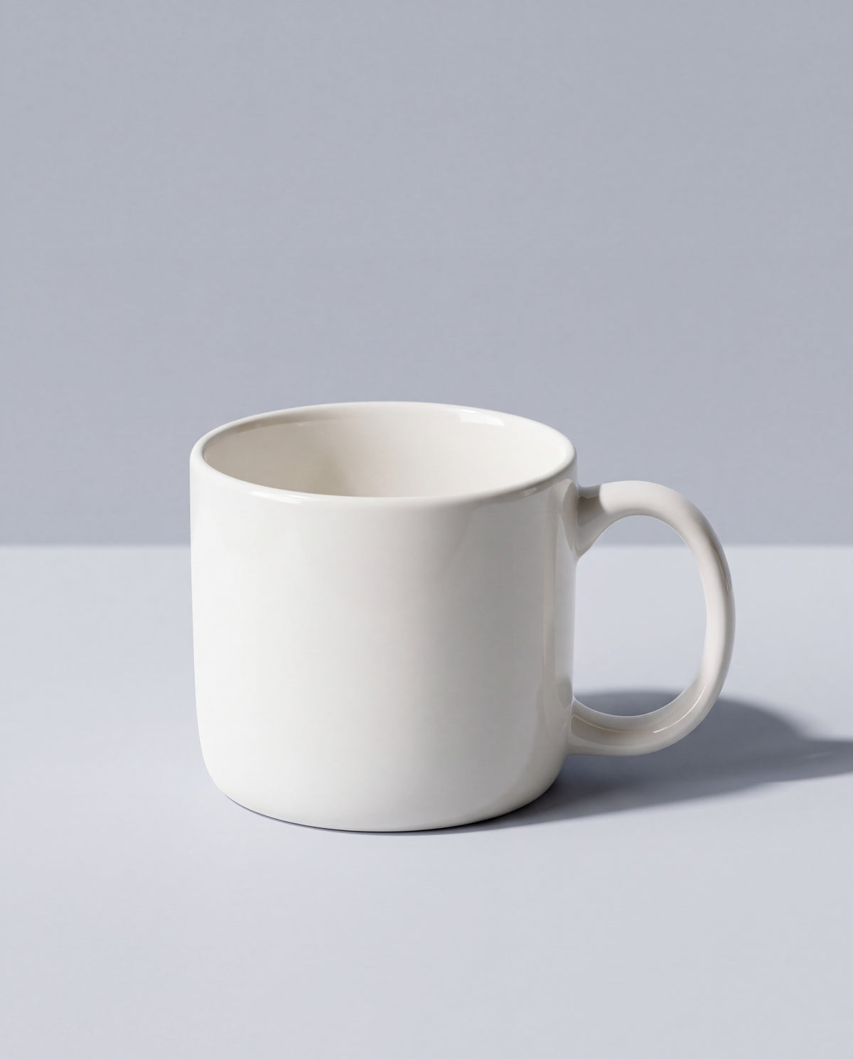 Vela Alba Tasse in Weiß im Studio