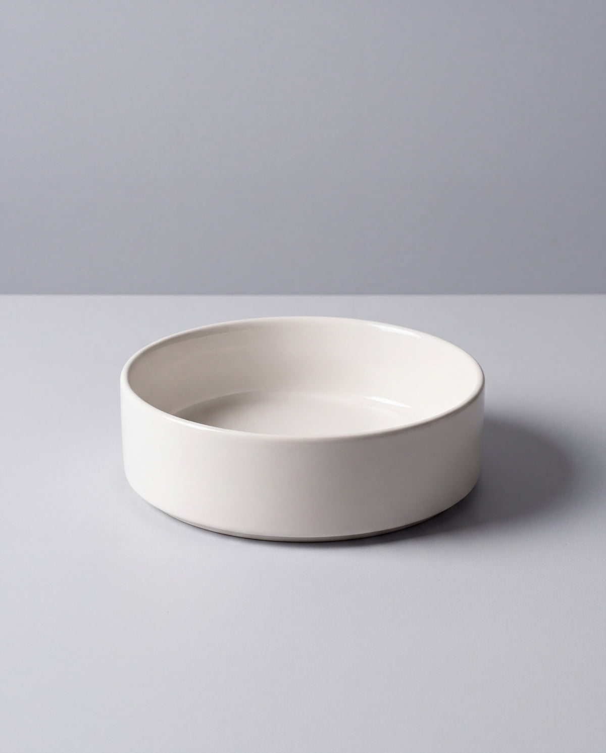 Vela Alba Salatschüssel, weit und flach, im Studio