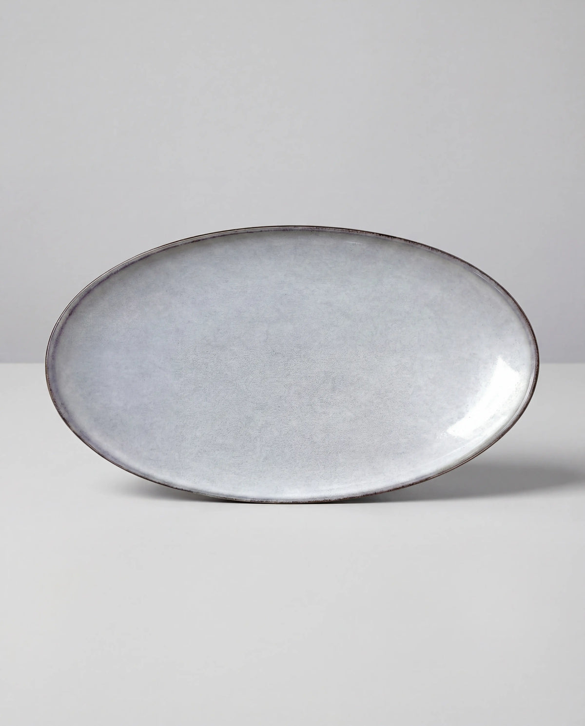 Nordic Fjord gray serving plate close-up of its rim