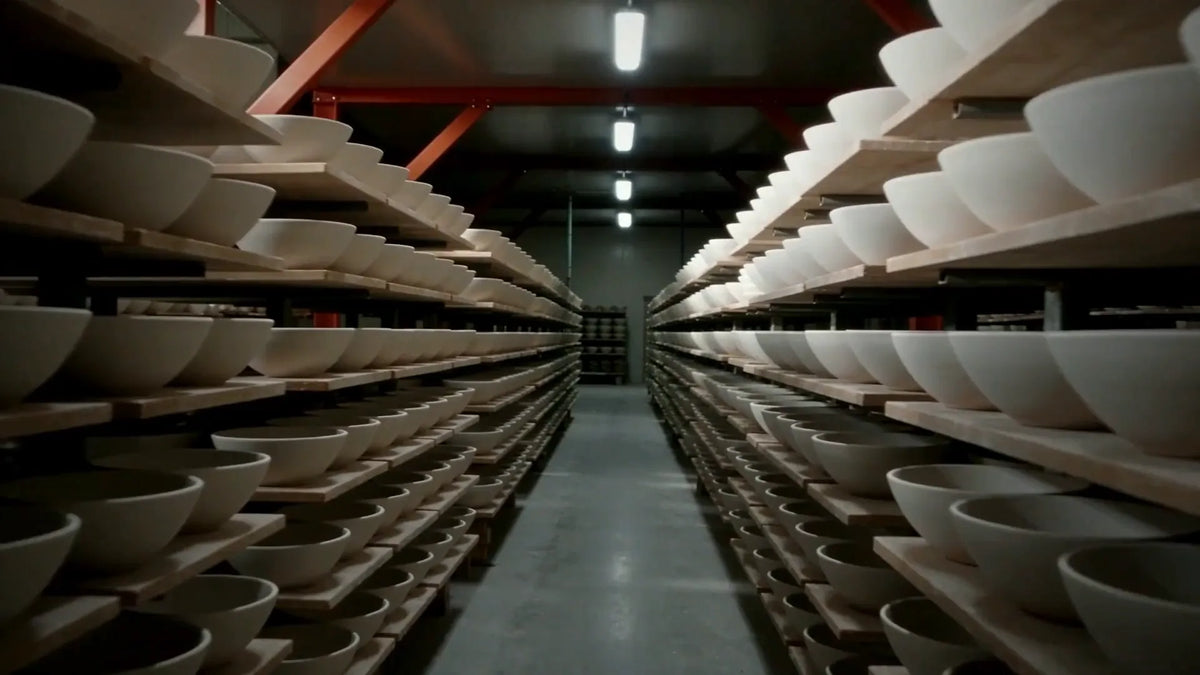 Glasieren und Drehscheibe in der Manufaktur in Portugal