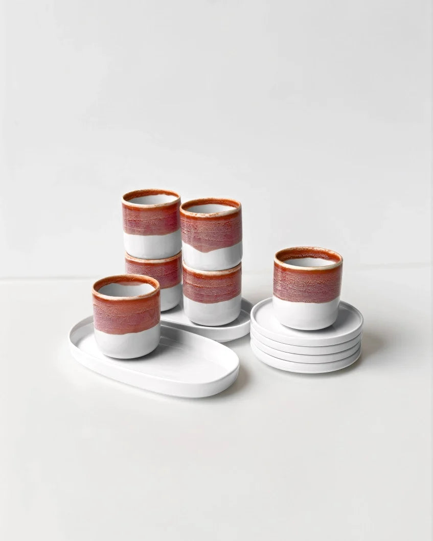 Elda Kaffeemomente 12 piece mug set in white and terracotta glaze with a matching white tray