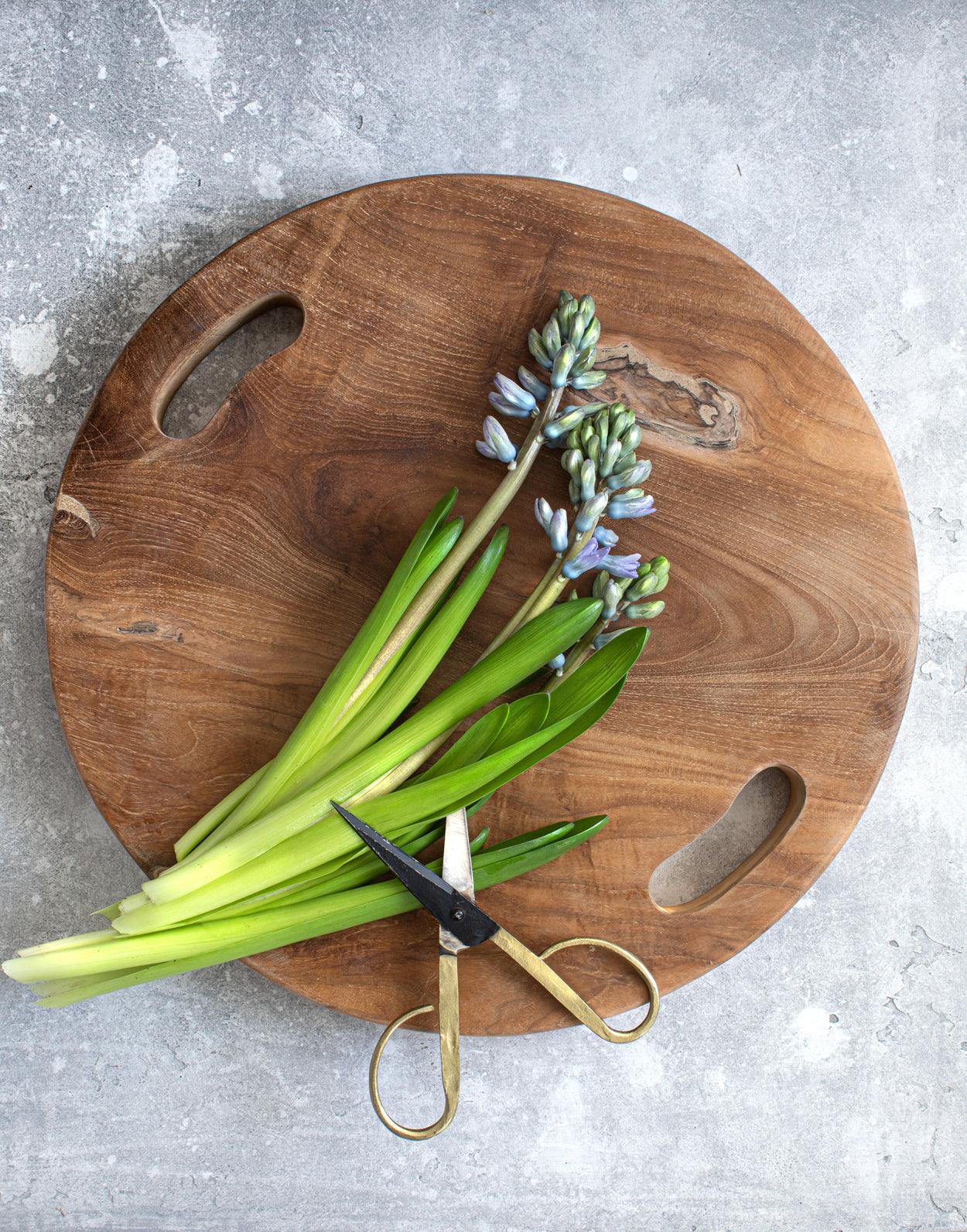 Serviertablett aus Teakholz - The Teak Root Tray - Paul & Romi